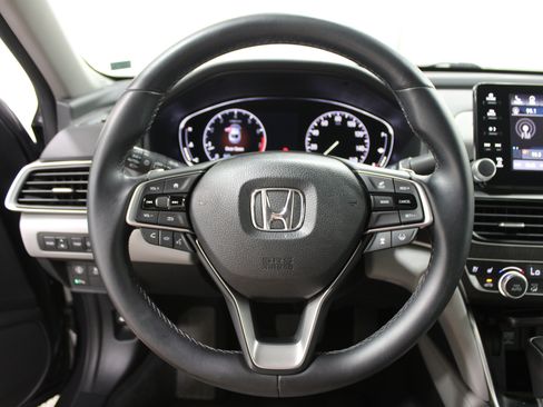 Used 2018 Honda Accord Touring image 9