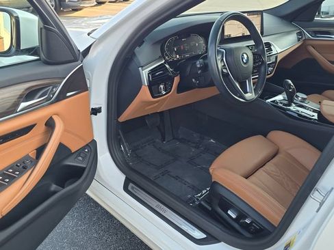 Used 2023 BMW 530e xDrive AWD/4WD image 9
