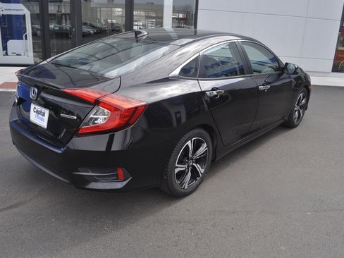Used 2017 Honda Civic Touring image 7