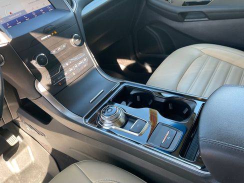 Used 2020 Ford Edge SEL w/ Convenience Package image 18