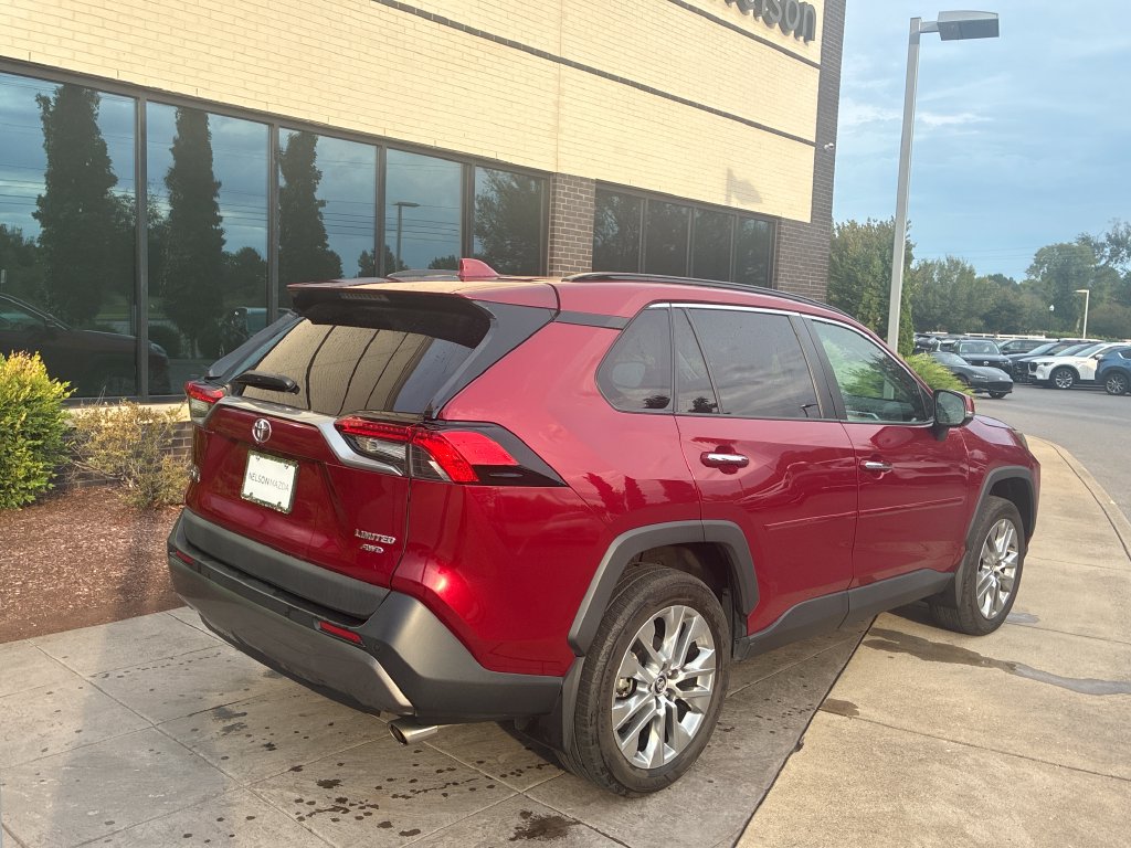 Used 2020 Toyota RAV4 Limited AWD/4WD image 5