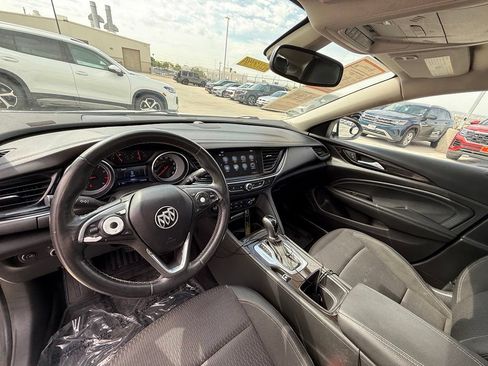 Used 2018 Buick Regal Preferred FWD image 11