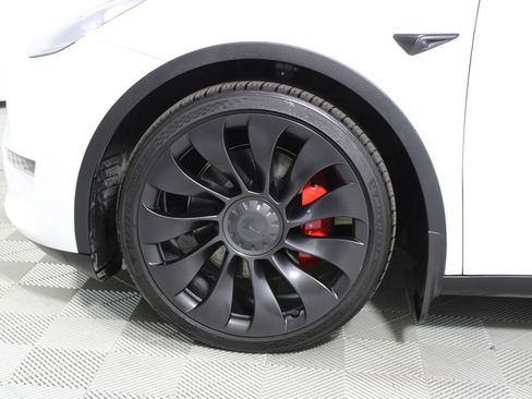 Used 2022 Tesla Model Y Performance image 19
