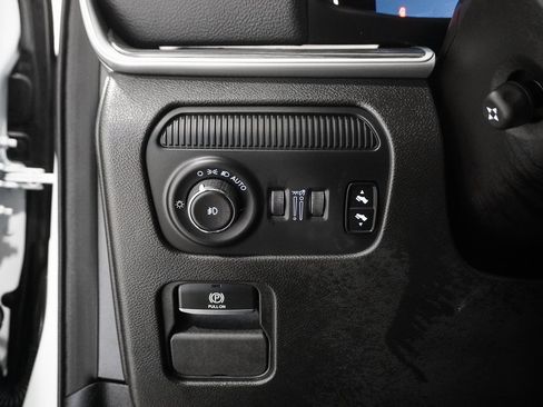 Used 2024 Jeep Wagoneer Series III w/ Flexible Seating Group image 23