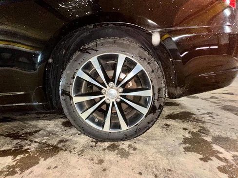 Used 2011 Chrysler 200 S FWD image 14