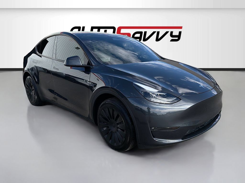 Used 2024 Tesla Model Y Long Range AWD/4WD image 1