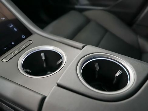 Used 2025 Porsche Taycan image 34