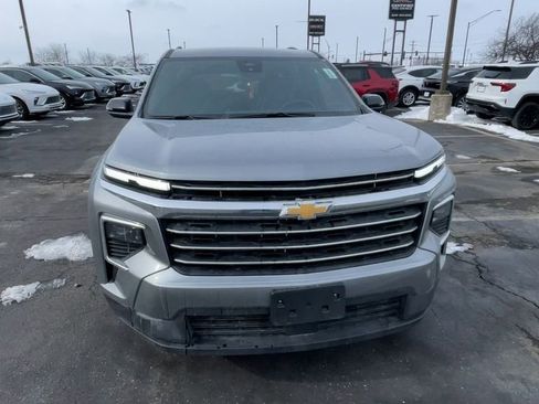 Used 2025 Chevrolet Traverse LT FWD image 4