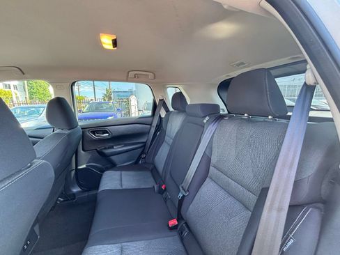Used 2025 Nissan Rogue SV FWD image 28