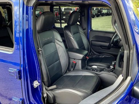 Used 2018 Jeep Wrangler Unlimited Sahara image 7