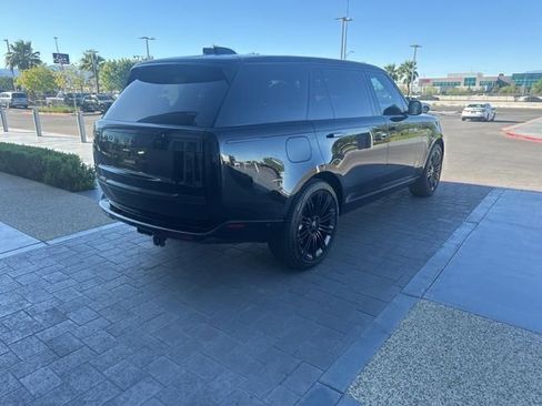 Used 2024 Land Rover Range Rover Long Wheelbase SE image 5