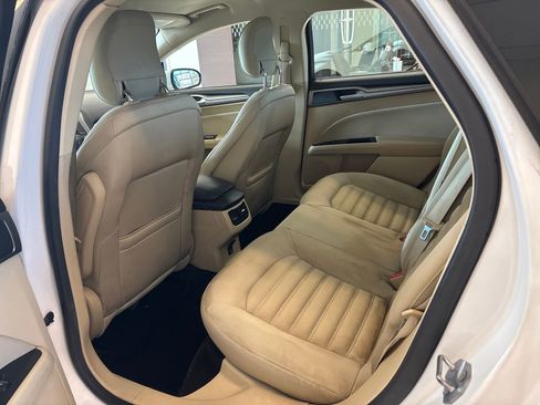 Used 2014 Ford Fusion SE FWD image 11