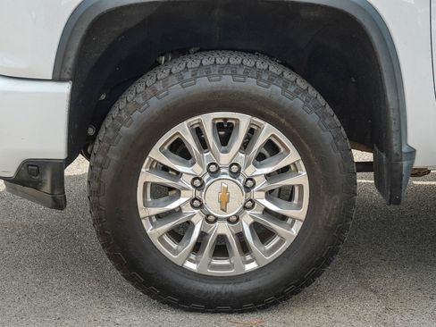 Used 2022 Chevrolet Silverado 2500 High Country w/ Technology Package AWD/4WD image 11