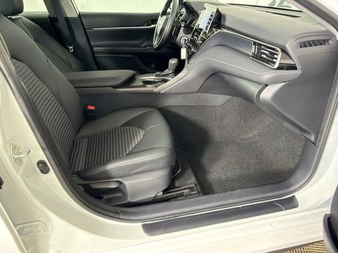 Used 2024 Toyota Camry SE image 13