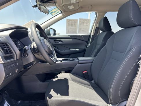 Used 2024 Nissan Rogue S AWD/4WD image 13
