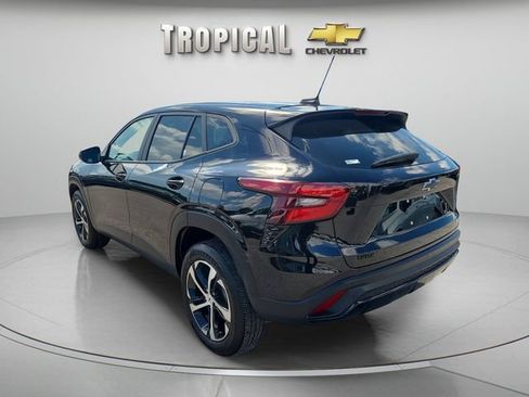 Used 2025 Chevrolet Trax RS w/ Driver Confidence Package FWD image 3