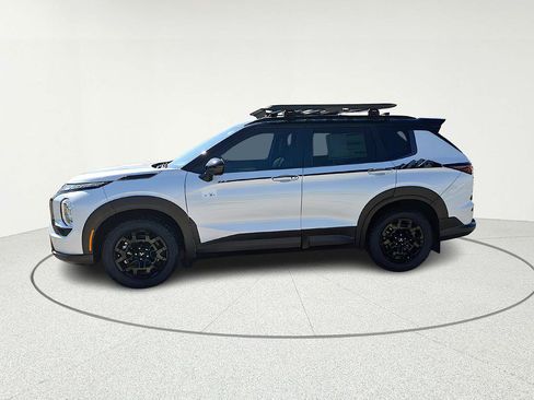 New 2026 Mitsubishi Outlander AWD image 3