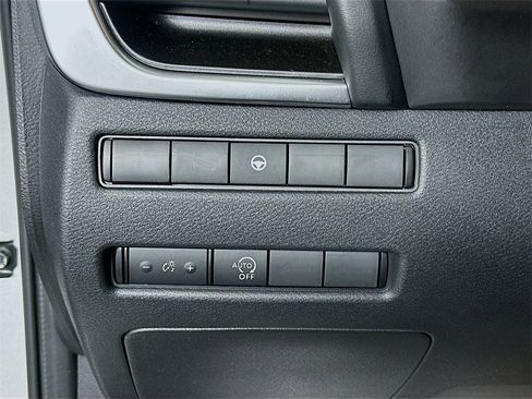 Used 2023 Nissan Rogue SV image 10