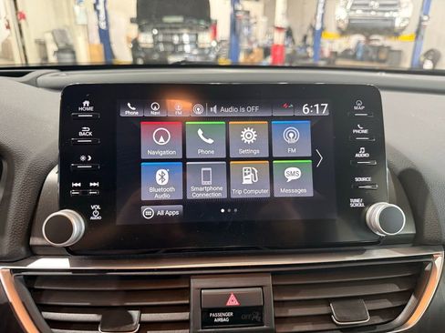 Used 2018 Honda Accord Touring image 21