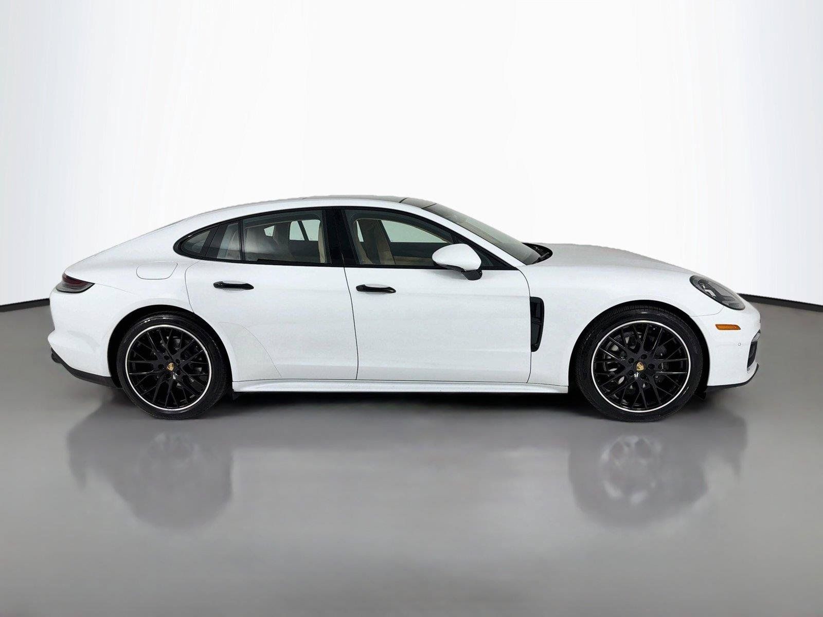 Used 2022 Porsche Panamera 4 AWD/4WD image 29