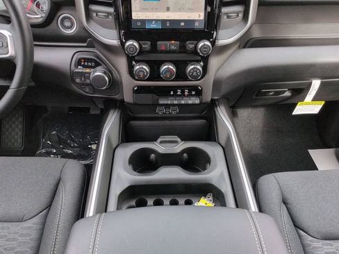 New 2026 RAM 1500 Express AWD/4WD image 18