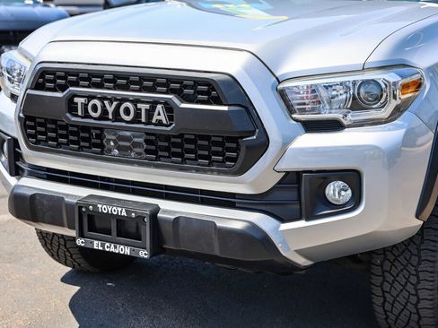 Used 2019 Toyota Tacoma TRD Off-Road AWD/4WD image 19