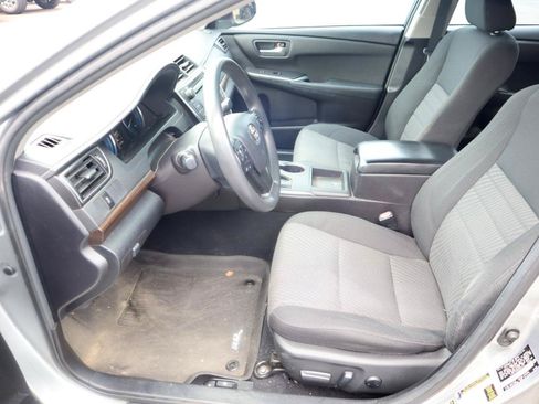 Used 2017 Toyota Camry LE FWD image 11