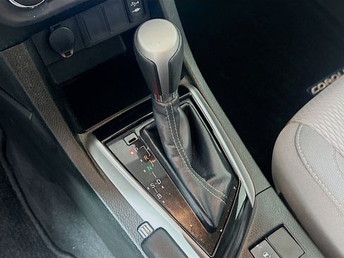 Used 2015 Toyota Corolla LE image 23