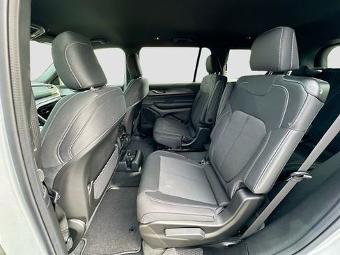 New 2025 Jeep Grand Cherokee L Laredo image 16