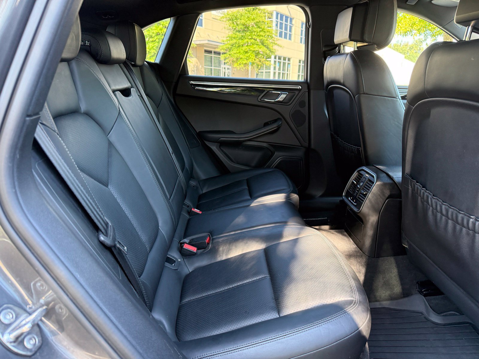 Used 2015 Porsche Macan S AWD/4WD image 37