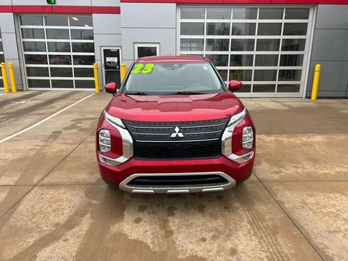 Used 2023 Mitsubishi Outlander SE image 8