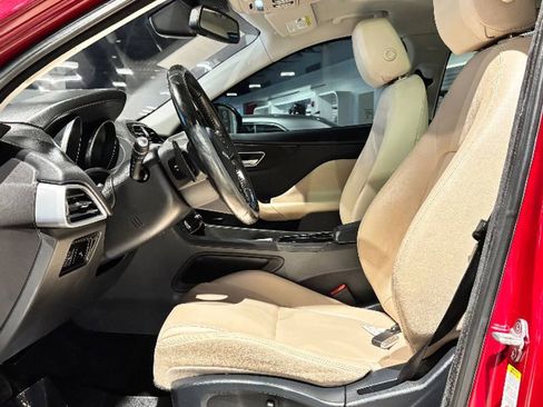 Used 2017 Jaguar F-PACE Premium image 20