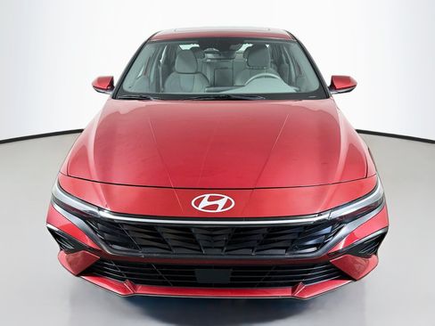 Used 2025 Hyundai Elantra SEL FWD image 2
