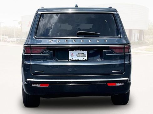 Used 2023 Jeep Wagoneer Series II AWD/4WD image 5