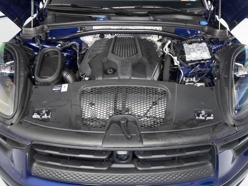 Certified 2026 Porsche Macan AWD/4WD image 46