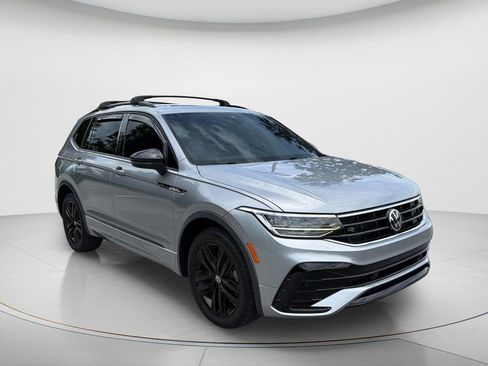 Certified 2022 Volkswagen Tiguan SE R-Line FWD image 8