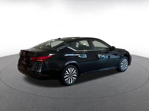 Used 2025 Nissan Altima 2.5 SV FWD image 9