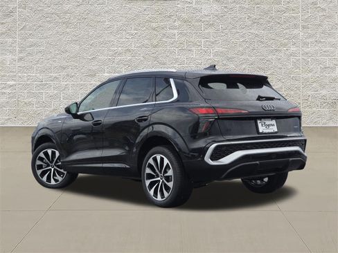 New 2026 Audi Q3 quattro 2.0T AWD/4WD image 5