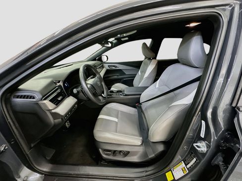 Used 2025 Toyota Camry SE FWD image 13