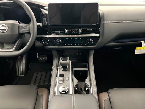 New 2026 Nissan Pathfinder Platinum image 13