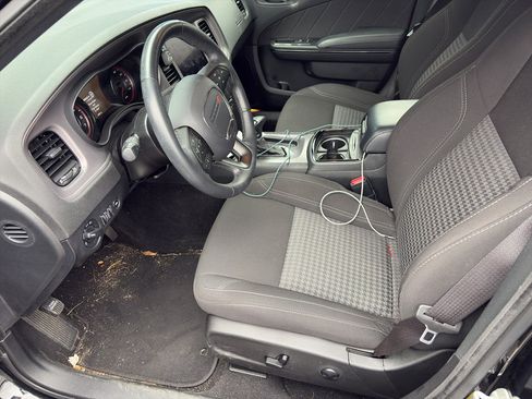 Used 2023 Dodge Charger SXT w/ Blacktop Package image 3