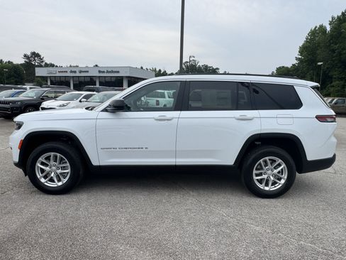 Used 2025 Jeep Grand Cherokee Laredo X w/ Luxury Tech Group I AWD/4WD image 8