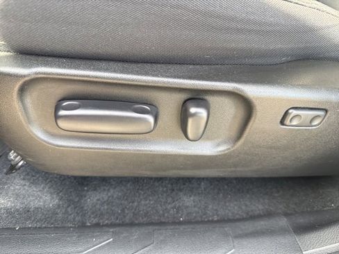 Used 2021 Toyota Tacoma TRD Sport w/ Technology Package image 13