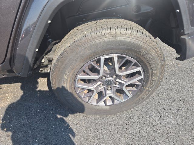 Used 2025 Jeep Wrangler Unlimited Sahara AWD/4WD image 20