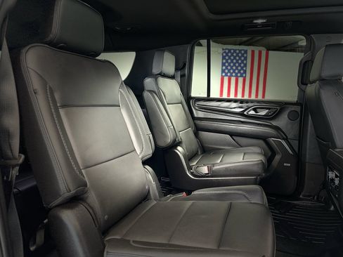 Used 2023 GMC Yukon XL Denali AWD/4WD image 32