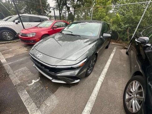 Certified 2025 Hyundai Elantra Sport FWD image 2