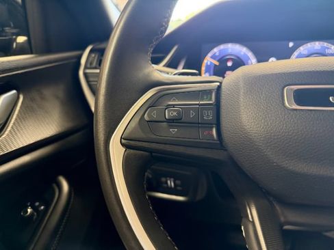 Used 2024 Jeep Grand Cherokee Altitude AWD/4WD image 19
