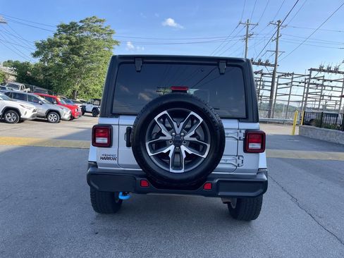 Used 2024 Jeep Wrangler Unlimited AWD/4WD image 4