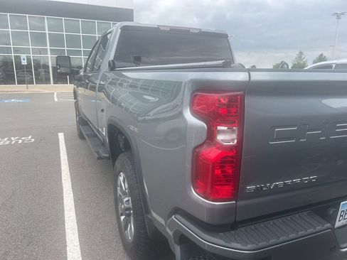 Used 2024 Chevrolet Silverado 2500 Custom w/ Custom Value Package image 8