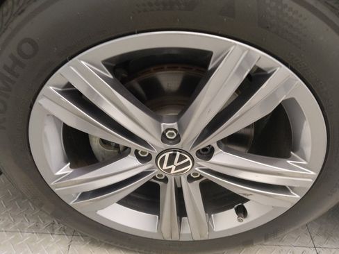 Used 2023 Volkswagen Jetta SE w/ Panoramic Sunroof Package image 31